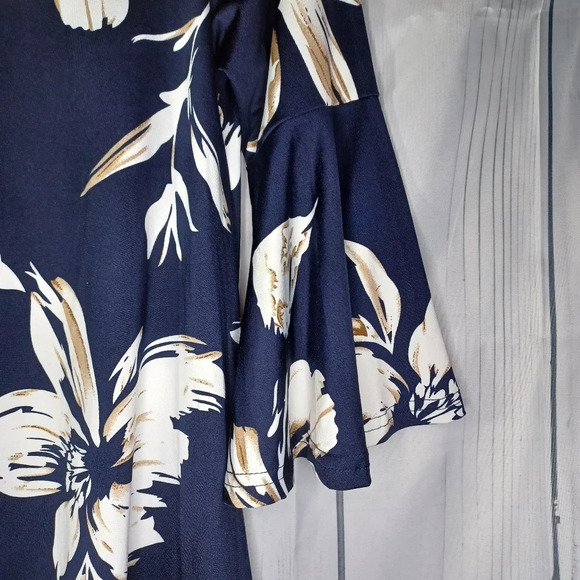 White Mark floral top NWOT - Picture 7 of 9